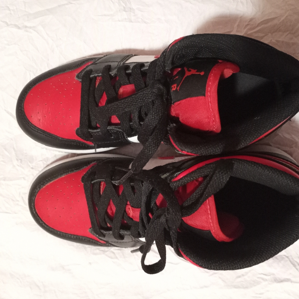 Nike Air Jordan 1 Mid 6Y(7.5 women) 🚺 - Picture 6 of 15